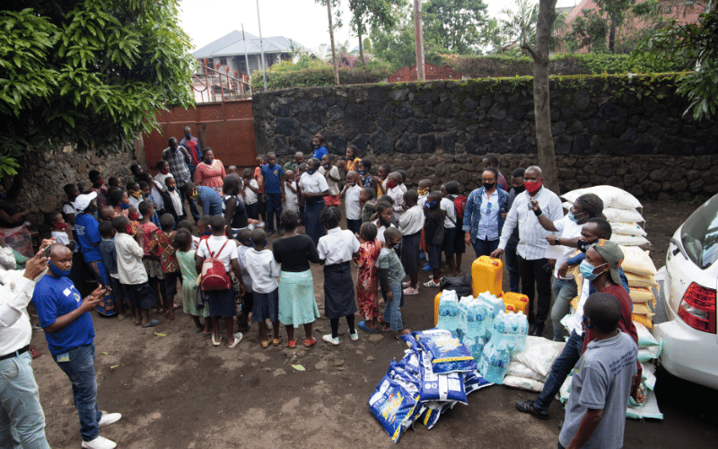 livraison de nourriture pour un orphelinat-congo