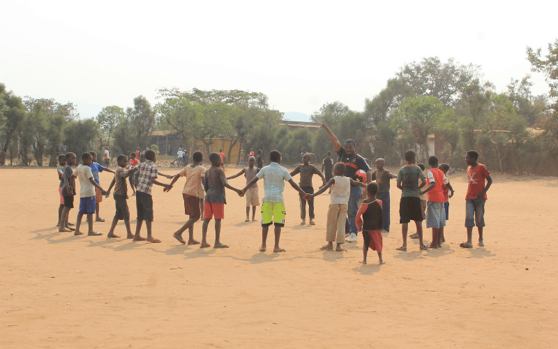 le football unit les enfants des rues