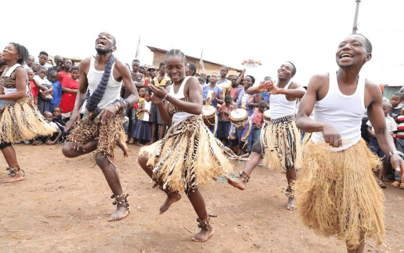 performing-arts-in-on-streets-in-bukavu