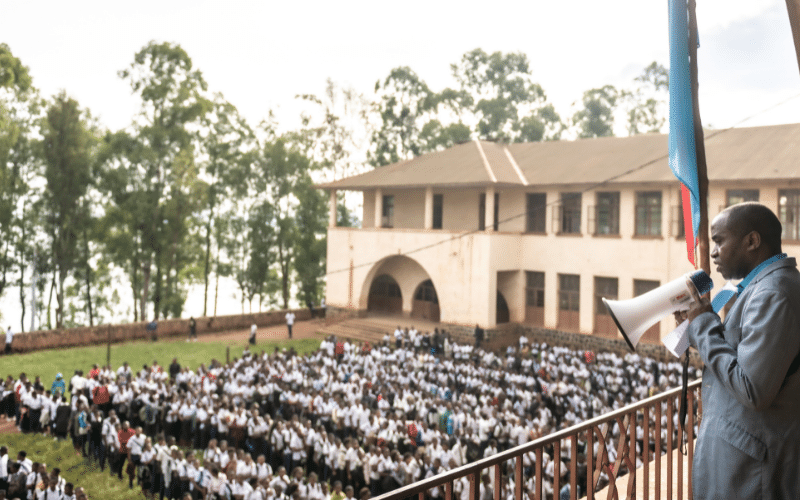 l'école-commence-le-matin-au-congo